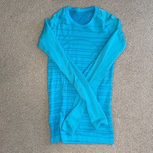 Lululemon - long sleeve workout top
